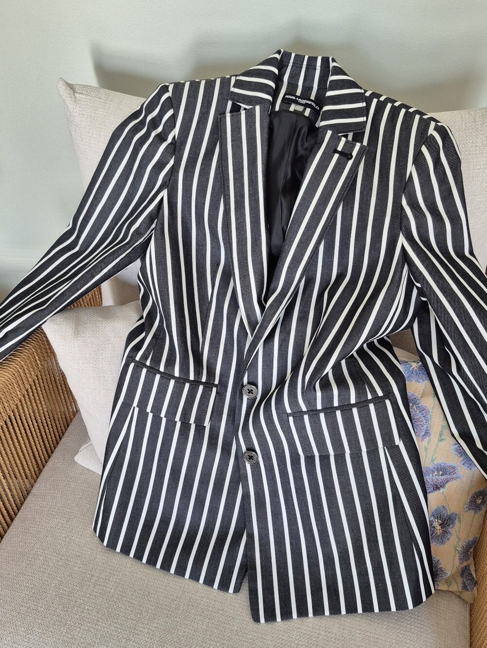 Karl Lagerfeld Black & White Vertical Striped Blazer Women's Size 4